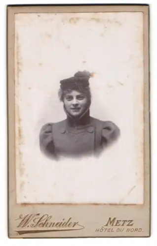 Fotografie W. Schneider, Metz, Hôtel du Nord, Porträt einer Dame