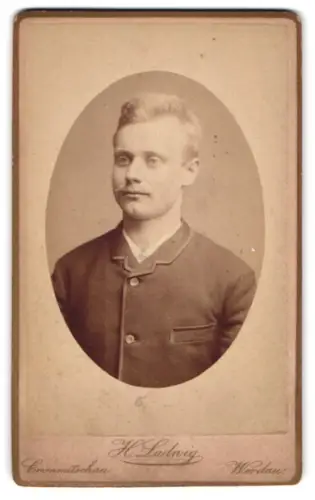 Fotografie H. Ludwig, Crimmitschau, Thieme-Str. 73, Porträt eines jungen Mannes