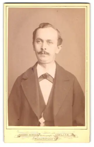 Fotografie Robert Scholz, Görlitz, Bismarckstrasse 9, Porträt eines Herrn