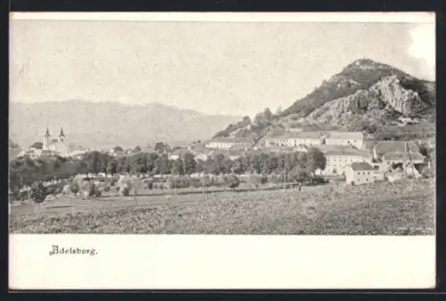AK Adelsberg, Panorama mit Fels und Kirche