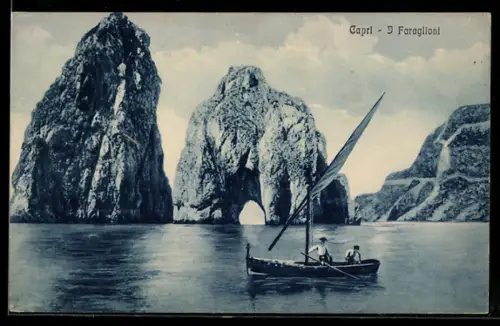 AK Capri, I Faraglioni con barca a vela in primo piano