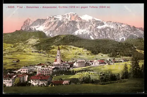 AK Cortina, Vista su Tofana e la valle circostante nelle Dolomiti Ampezzane