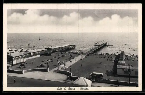 AK Lido di Roma, Pontile con spiaggia affollata e cabine balneari