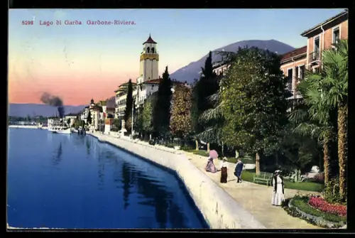 AK Gardone Riviera, Lago di Garda, Spaziergänger auf der Promenade, Dampfer
