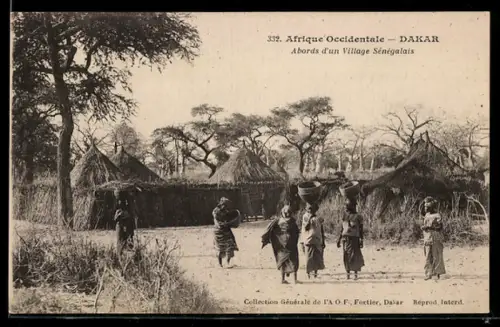AK Dakar, Abords d`un Village Sénégalais