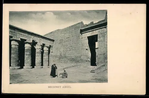 AK Medinet Abou, Tempelhof mit Säulen und Tor