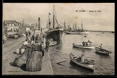 AK Alger, Dans le Port