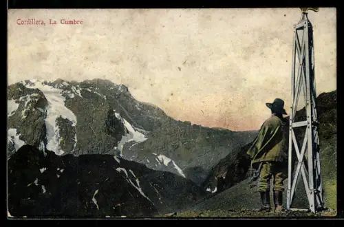 AK Cordillera, La Cumbre, Berglandschaft mit Mann am Gipfel