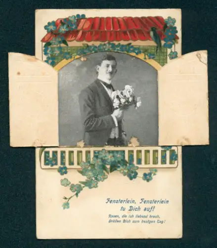 Mechanische-AK Mann mit Blumenstrauss hinter den Klappen vor dem Fenster