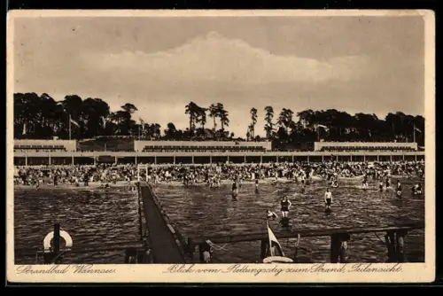 AK Berlin-Wannsee, Strandbad, Blick vom Rettungssteg zum Strand, Totalansicht