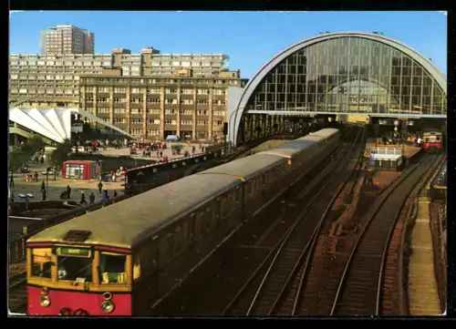 AK Berlin, S-Bahnhof Alexanderplatz, Bahnhofsgebäude, Zug, Hochhaus