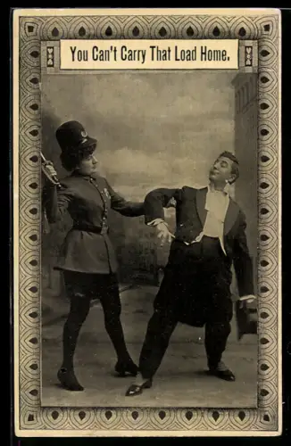 AK Weibliche Polizistin führt einen Herren zur Wache