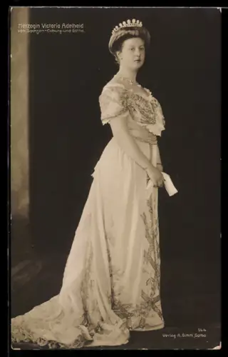 AK Herzogin Victoria Adelheid von Sachsen-Coburg-Gotha in Prachtrobe