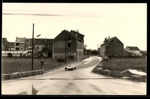 Foto-AK Brüssel, Schikane beim Autorennen 1962
