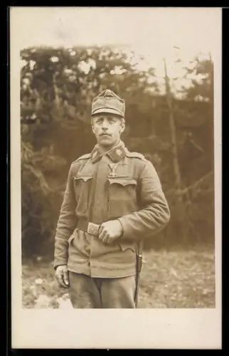 Foto-AK Österreichischer Gebirgsjäger im Grünen, Uniformfoto