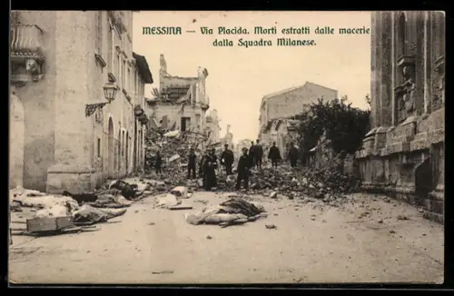 AK Messina, Dopo il terremoto 1908, Via Placida, Morti estratti dalle macerie dalla Squadra Milanese, Erdbeben