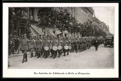 AK Berlin, Unter den Linden, Aufziehen der Schlosswache, Musikkapelle