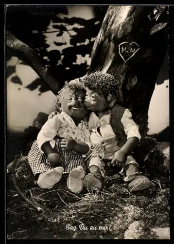 AK Sag Du zu mir!, Mecki und seine Frau sitzen ganz verliebt unter ihrem Baum