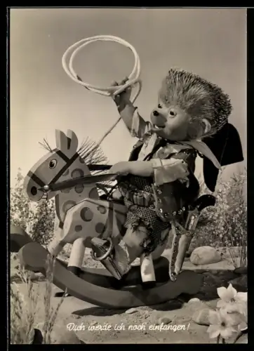 AK Mecki als Cowboy auf einem Holzpferd