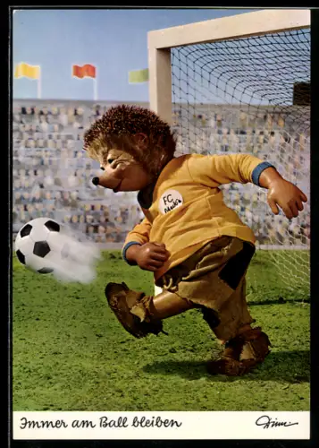 AK Mecki schiesst als Torwart den Ball auf das Spielfeld zurück