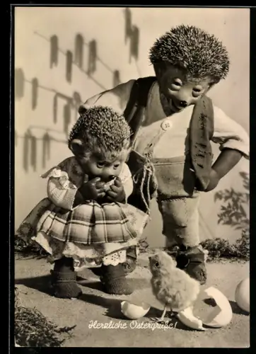 AK Mecki und Tochter bestaunen ein Osterküken, Herzliche Ostergrüsse!