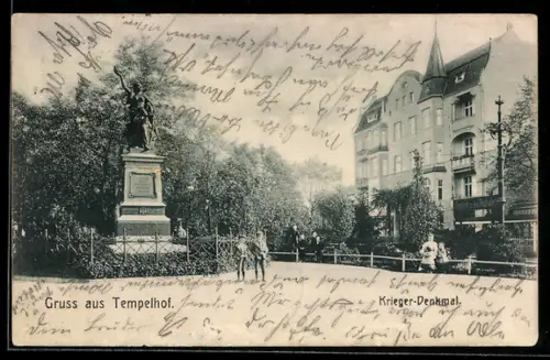 AK Tempelhof, Partie am Krieger-Denkmal mit Wohnhaus und Grünanlage