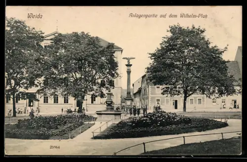 AK Weida, Anlagenpartie auf dem Wilhelm-Platz mit Denkmal