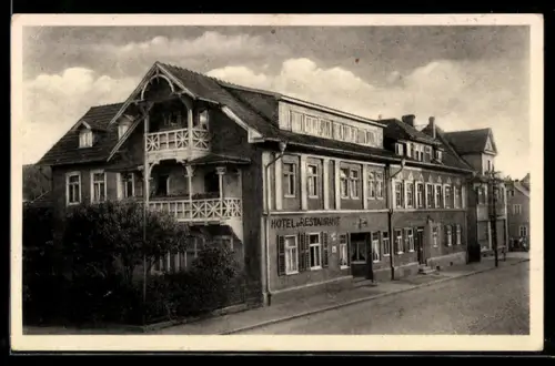 AK Bad Liebenstein i. Thür., Hotel Gute Quelle, Aussenansicht mit Grünanlage