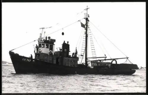 Fotografie Sowjetisches Hafenschlepper Akrtur, Kennung SO-707, mit gesetztem schwarzen Ankerball
