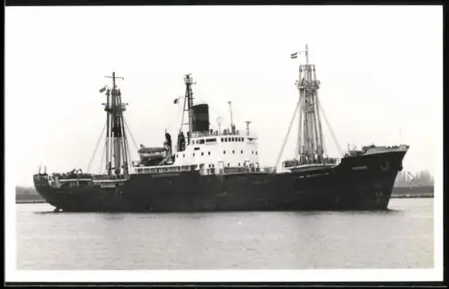 Fotografie Sowjetisches Frachtschiff Kolpino in Ballast in einem Seekanal