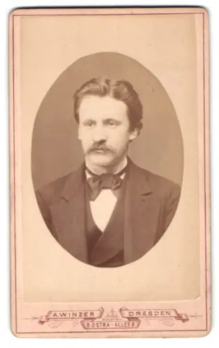 Fotografie A. Winzer, Dresden, Ostra-Allee 8, Porträt eines Herren mit Schnurrbart