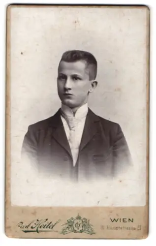 Fotografie Carl Heidel, Wien, Hauptstrasse 21, Porträt eines jungen Mannes