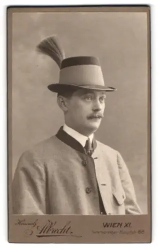Fotografie Heinrich Albrecht, Wien, Simmeringer Hauptstrasse 68, Porträt eines eleganten Herrn mit Hut