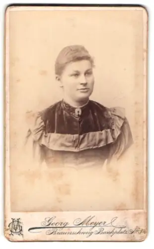 Fotografie Georg Meyer, Braunschweig, Bankplatz Nr. 3, Porträt einer Frau