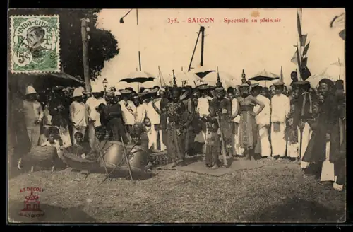 AK Saigon, Spectacle en plein air