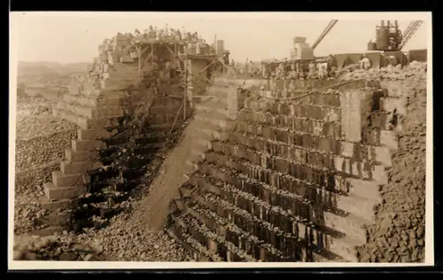 AK Assuan, Dam construction
