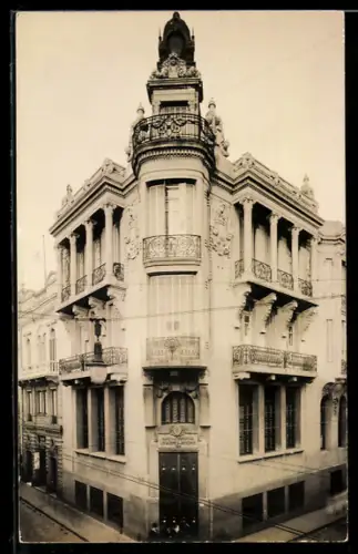 AK Montevideo, Eckhaus mit Balkonen