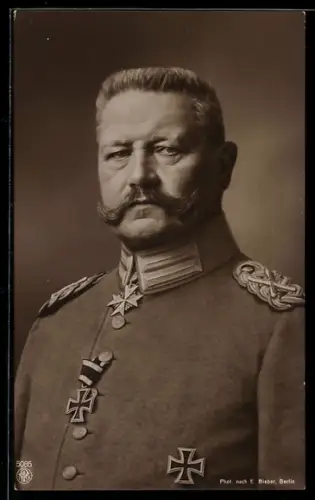 AK Generalfeldmarschall von Hindenburg mit Orden