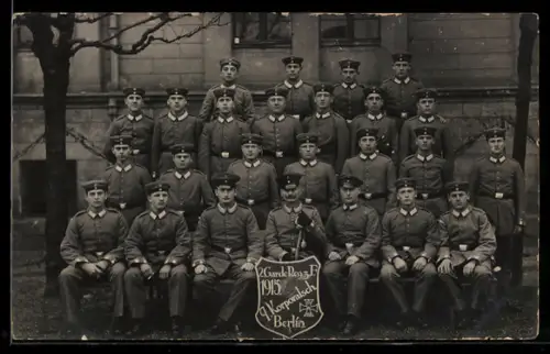 AK Berlin, Soldaten vom 2. Garde Reg. 3. F. im Jahr 1915, Infanterie