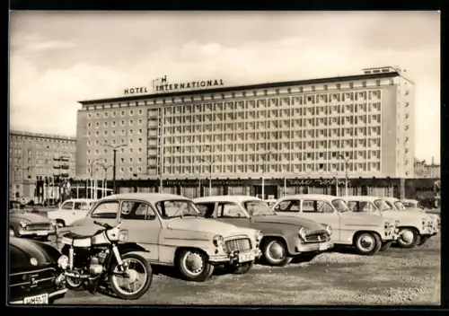 AK Magdeburg, Hotel International, Parkplatz mit Autos und Motorrad, Skoda und Wartburg