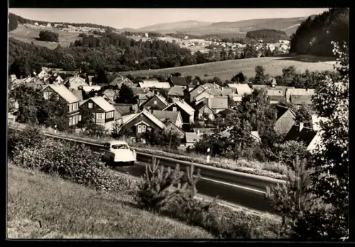 AK Engelsbach /Gotha, Ortsansicht mit umliegender Landschaft