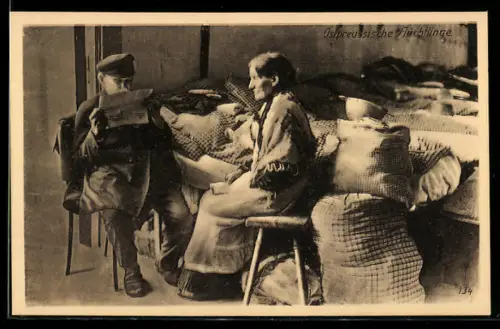 AK Ostpreussische Flüchtlinge, altes Paar aus Ostpreussen mit seiner ganzen Habe