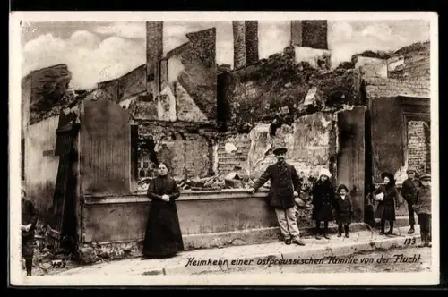 AK Heimkehr einer ostpreussischen Familie von der Flucht