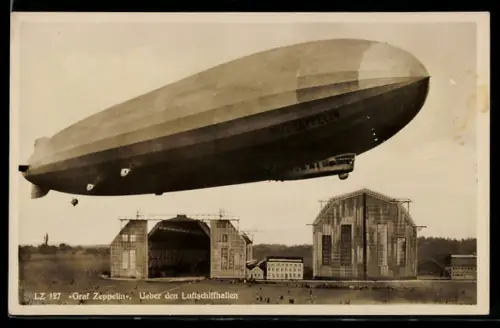 AK Friedrichshafen, LZ 127 Graf Zeppelin Über den Luftschiffhallen