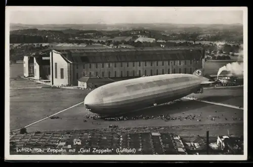 AK Luftschiffbau, Zeppelin  Graf Zeppelin  vor der Luftschiffwerft mit en