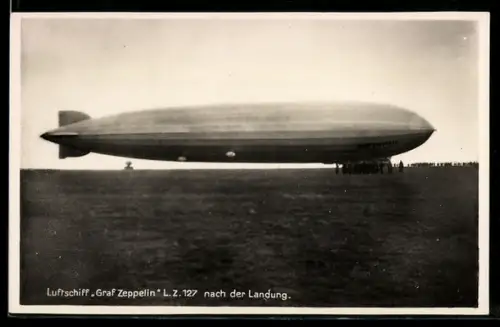 AK Luftschiff Graf Zeppelin nach der Landung