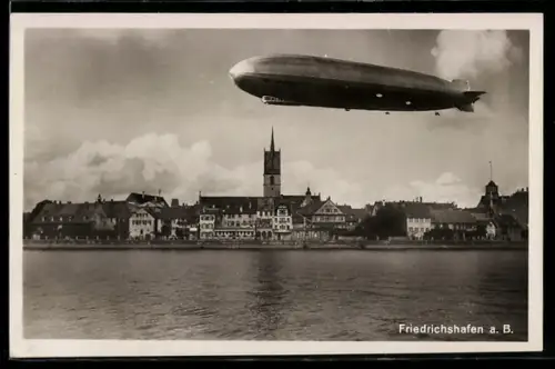 AK Friedrichshafen, Zeppelin passiert die Stadt