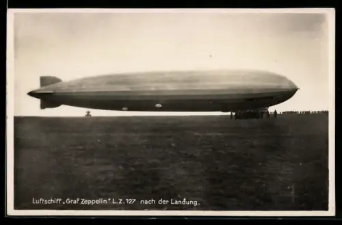 AK Luftschiff Graf Zeppelin nach der Landung
