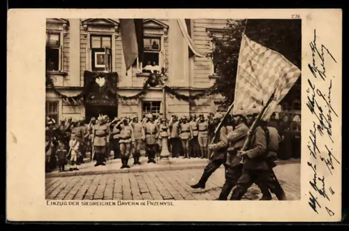 AK Przemysl, Einzug der siegreichen deutschen Truppen, bayerische Infanteristen mit Landesfahne