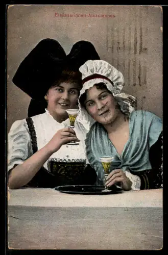 AK Zwei trinkfreudige Elsässerinnen in Trachten